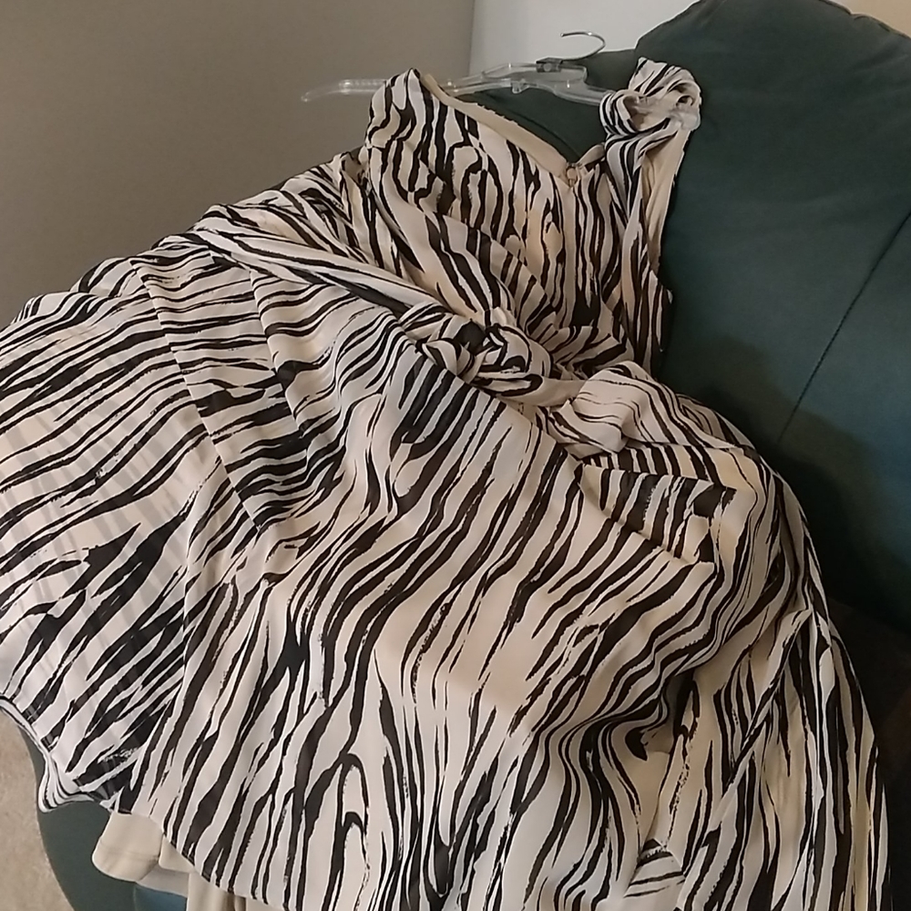 Lb tiger crm/blk high low dress sz20 wore 3times